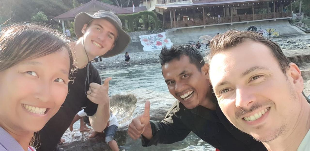 Fun Family Guest House N Jungle Tour Bukit Lawang Esterno foto