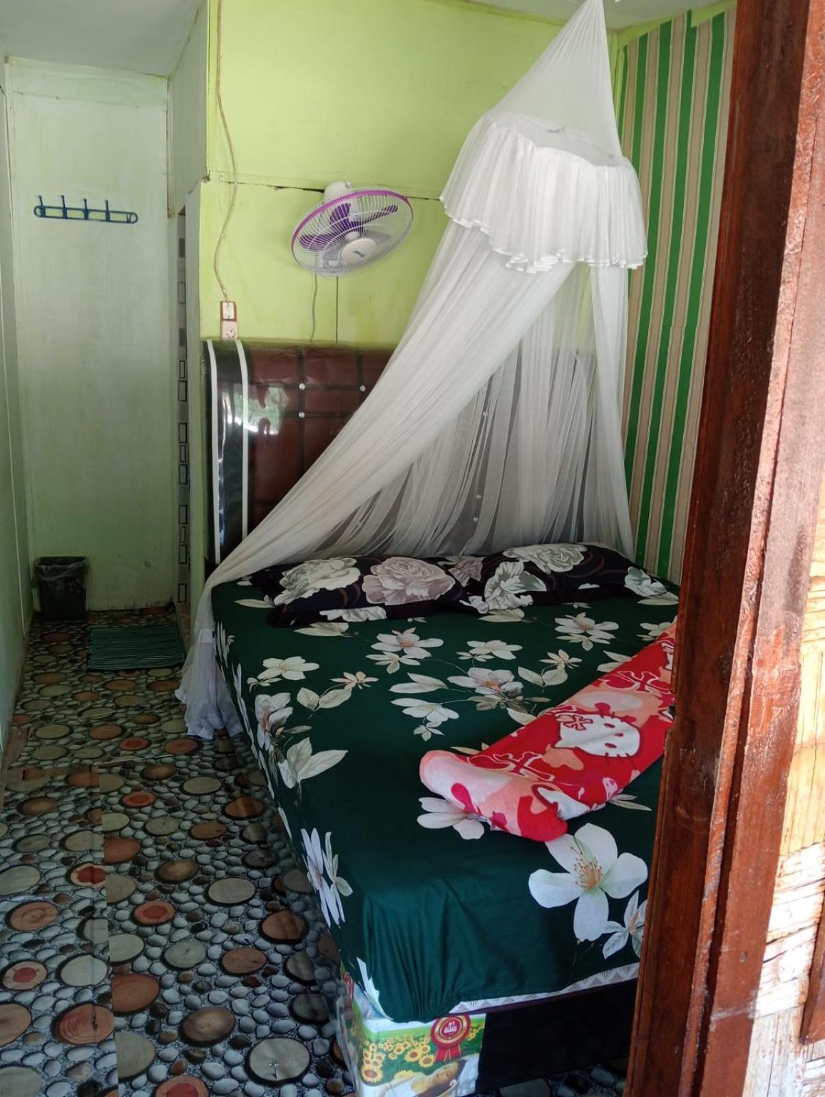 Fun Family Guest House N Jungle Tour Bukit Lawang Esterno foto
